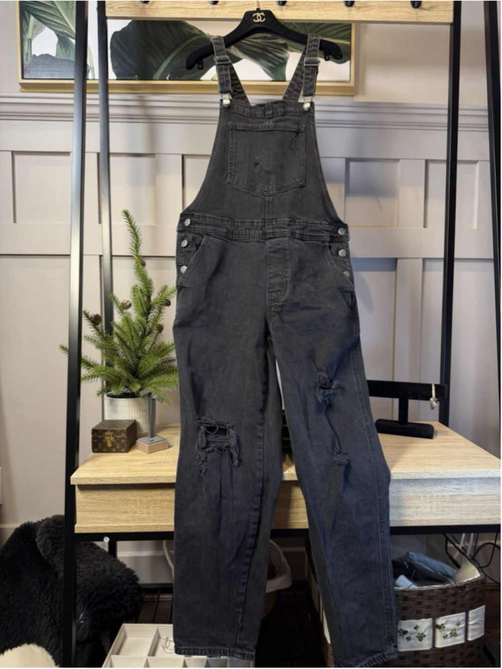 Old Navy Overalls Womens Sz 10 Black Grey Dark Wash Distressed Relaxed Bib Denim